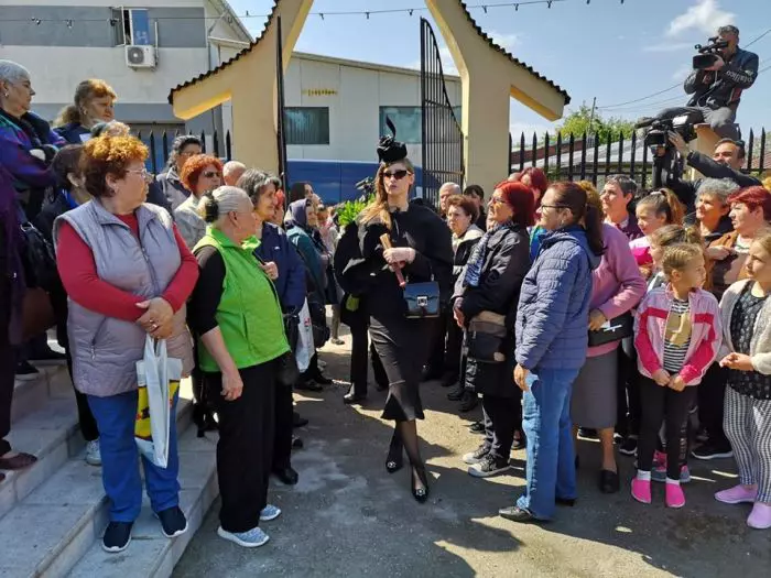 Iulia Albu la inmormantarea lui Razvan Ciobanu