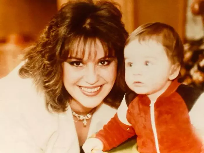 Mirela Voiculescu, alături de Vlad, fiul ei