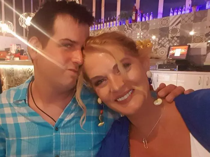 Manuela Hărăbor și fiul ei, Andrei