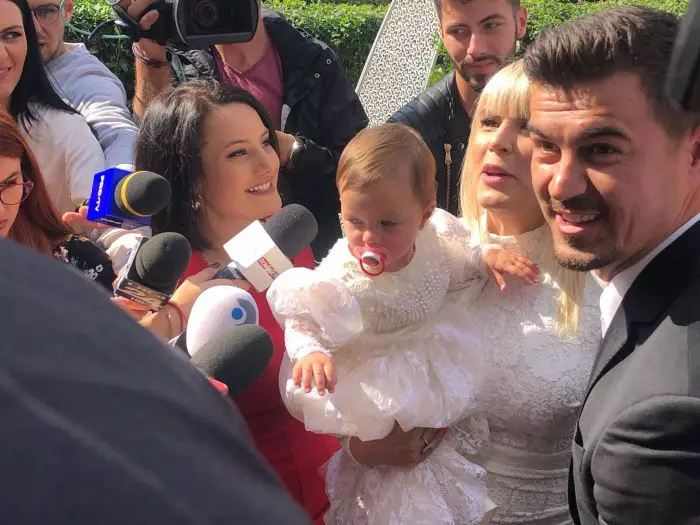 Primele imagini cu Elena Udrea, la botezul fiicei sale