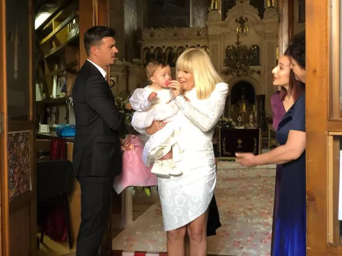 Primele imagini cu Elena Udrea, la botezul fiicei sale