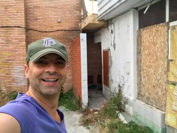 Dan Negru a postat o fotografie în care se vede starea deplorabilă în care a ajuns Teatrul de Vară din Mamaia.