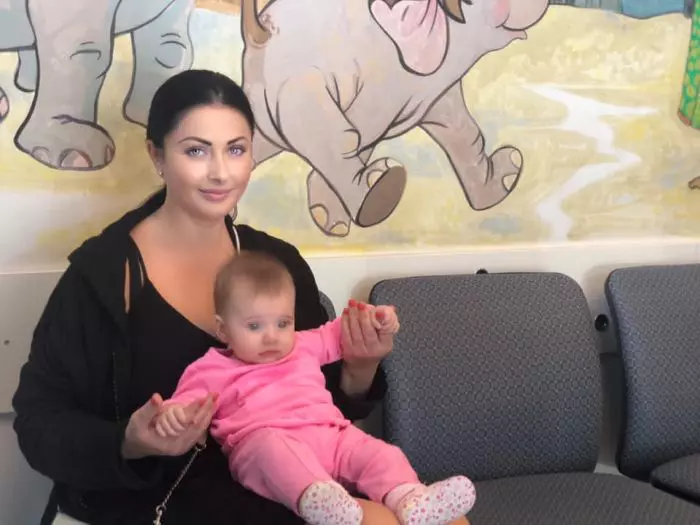 Gabriela Cristea si familia 3