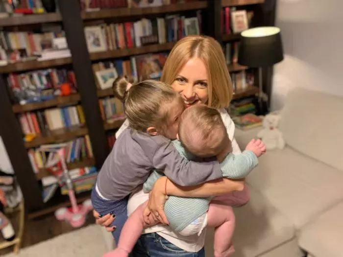 Simona Gherghe și cei doi copii