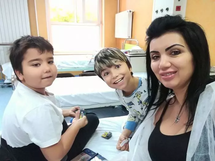 Adriana-Bahmuțeanu-și-cei-doi-băieți