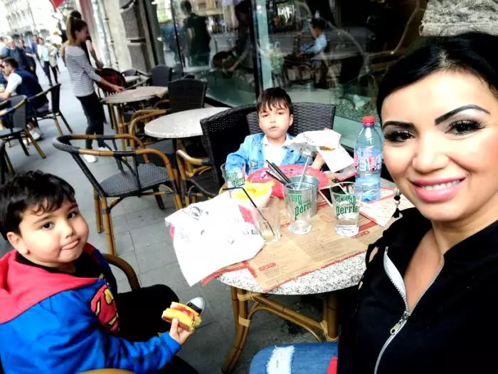 Adriana-Bahmu_eanu-_i-baie_ii-sai-2