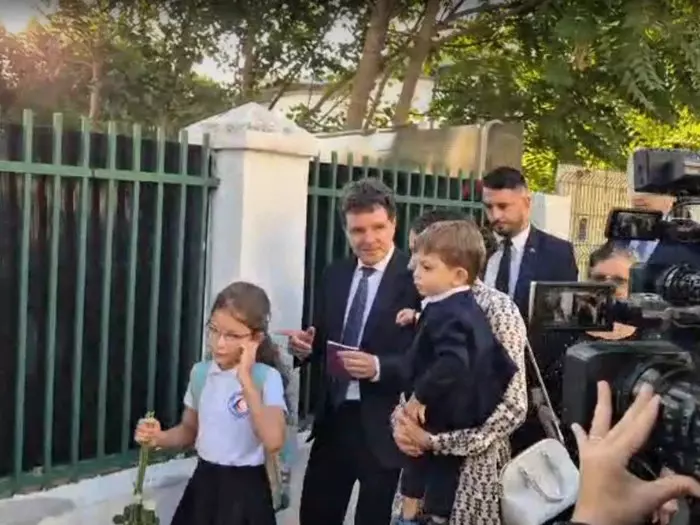 nicusor dan mirabela prima zi de scoala aheea5
