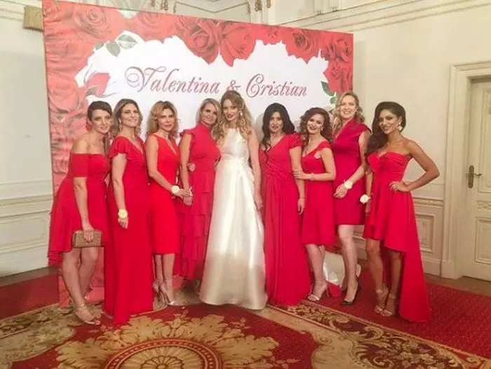 Valentina Pelinel si domnisoarele de onoare