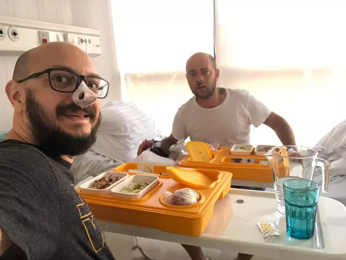 Cosmin și Cătălin, regizorul ”Te cunosc de undeva” s-au operat în același timp de deviație de sept