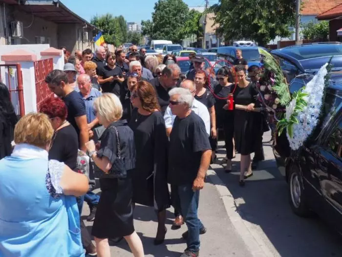 Raluca, fosta soție a lui Marcel Toader, a venit la înmormântare 1