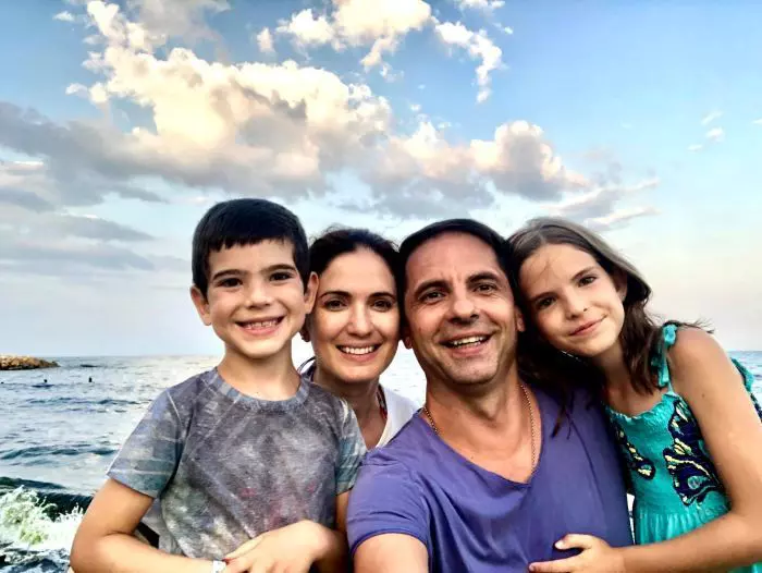 Dan Negru și familia sa