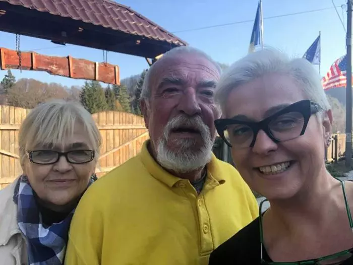 Monica Anghel și părinții săi