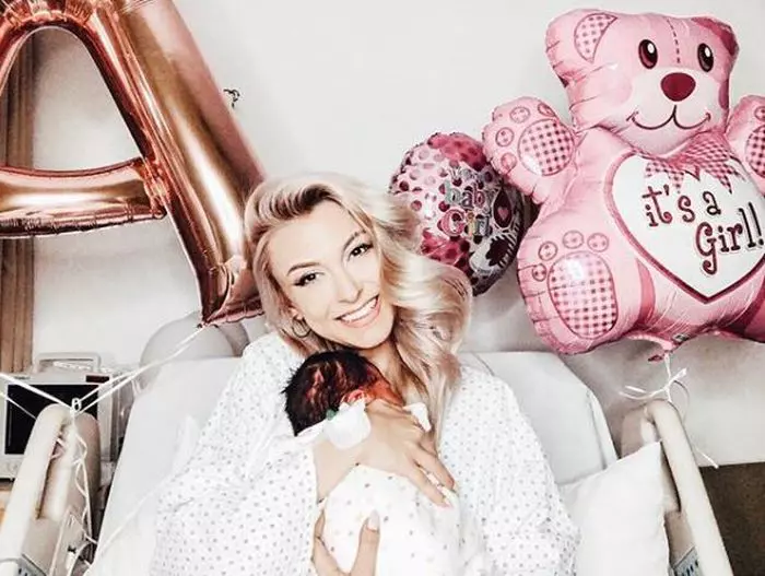 Andreea Bălan și Clara Maria1