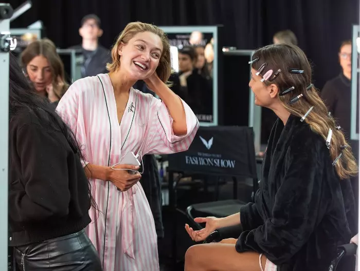 andreea diaconu gigi hadid 1