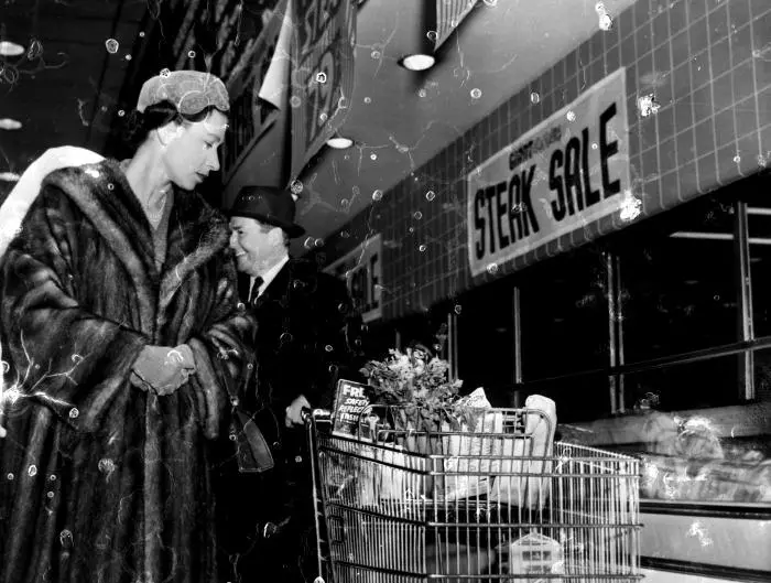 Elisabeta-a-II-a-haina-blana-7-1