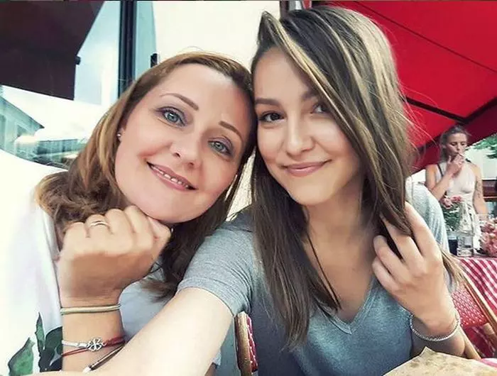 Elena Lasconi și fata ei