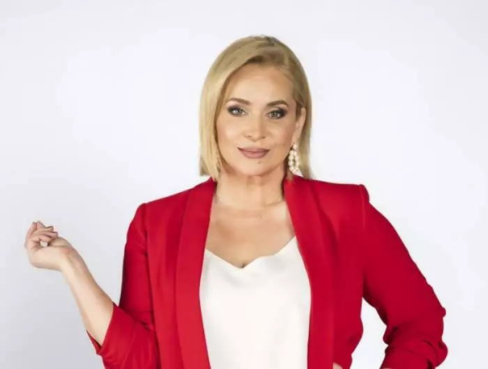 paula chirila sarut cu un barbat