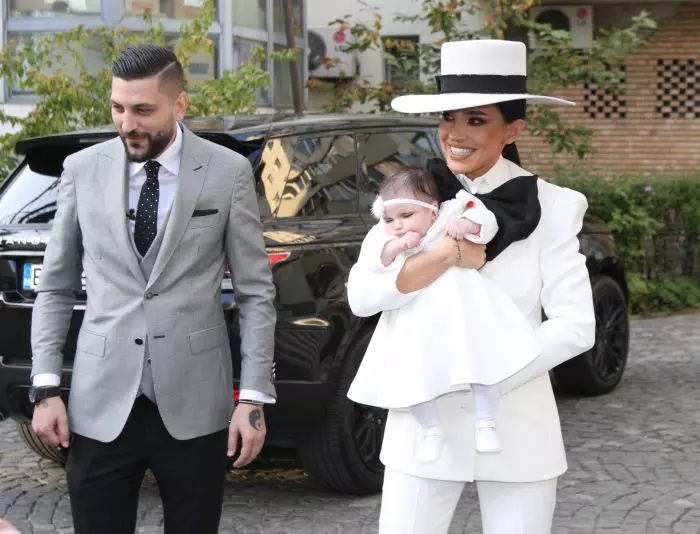 Nașii de botez ai fetiței Adelinei Pestrițu