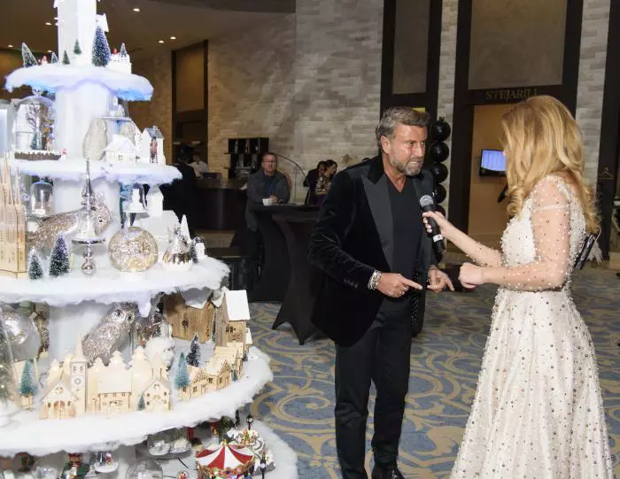 catalin-botezatu-de-vorba-cu-amalia-enache-langa-bradul-creat-de-el