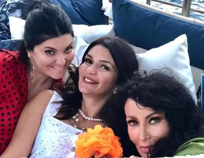 Mihaela Rădulescu și prietenele ei