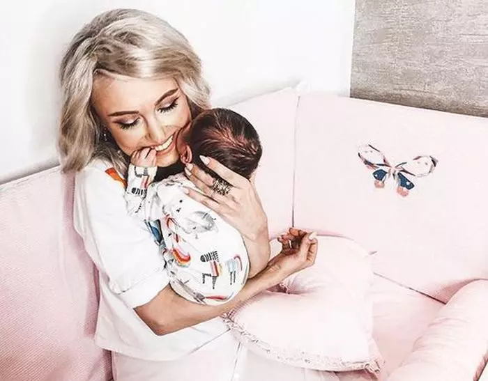Andreea Bălan și fiica ei cea mică