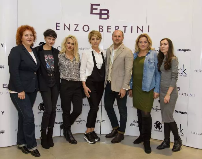 Echipa Viva!, alături de Miruna Dumitrescu și Dan Pavel (Enzo Bertini-Benvenuti)