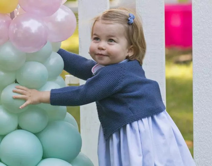 Charlotte a fost veselă de mică.