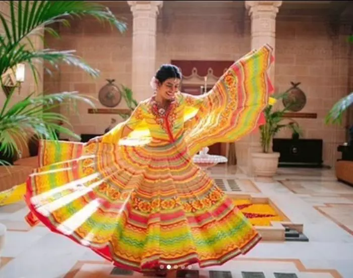 Priyanka în timpul ceremoniei Mehendi.