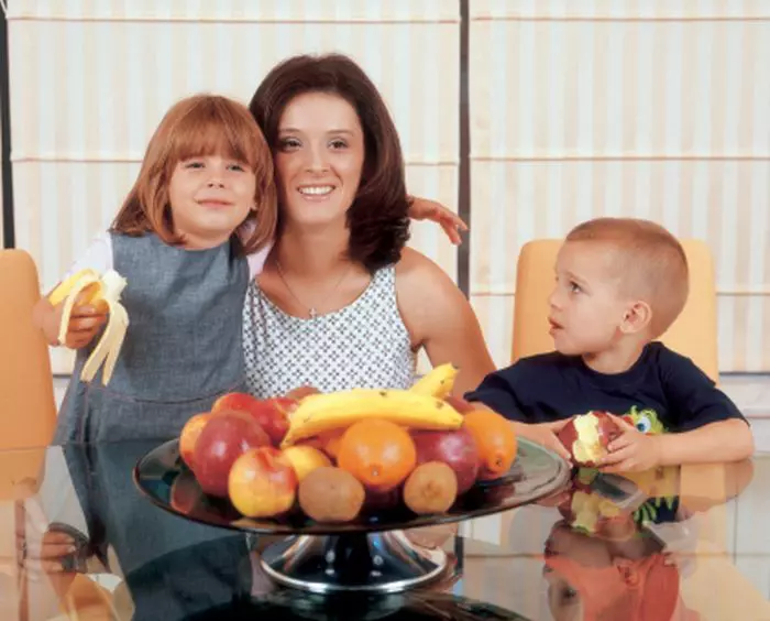 Marilena, Kira și Ianis Hagi în 2001, într-o ședință foto pentru VIVA!