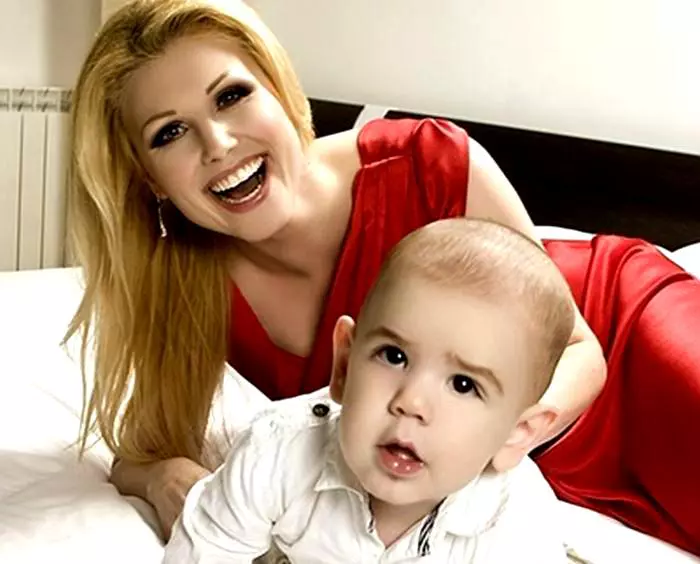 Cristina-Rus-_i-copilul-ei