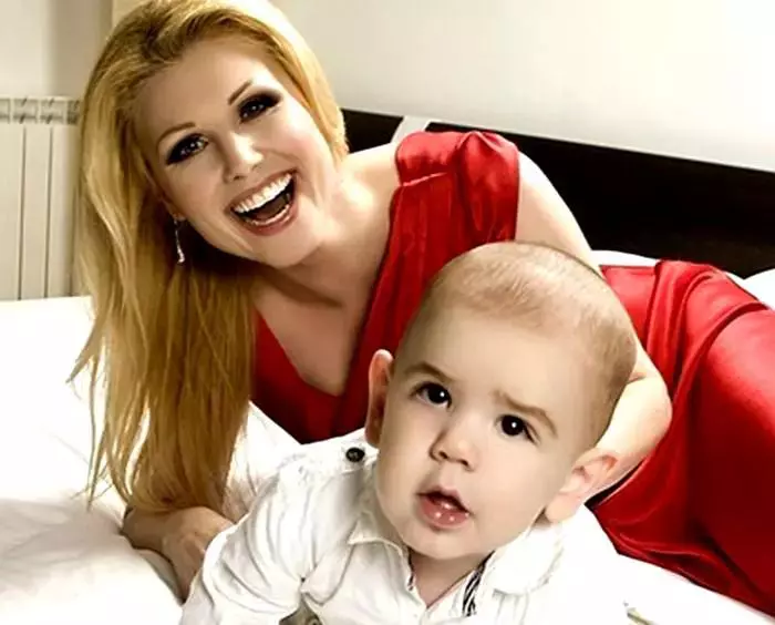 Cristina-Rus-_i-copilul-ei