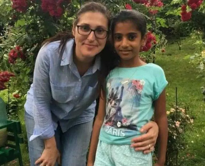 Sorina, fetița bruscată de procuroare e acum la familia adoptivă din SUA