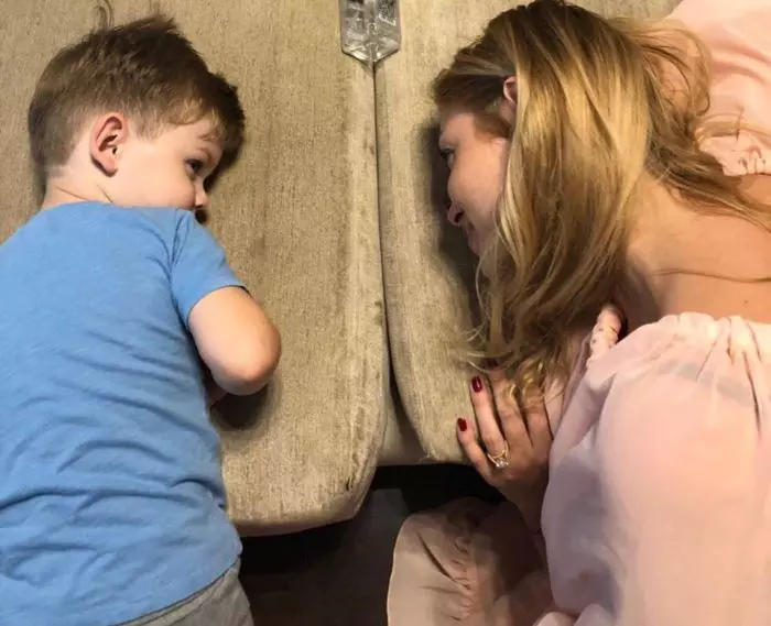 Valentina Pelinel si fiul său