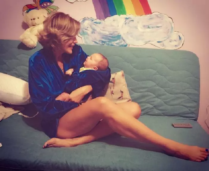 Roxana Ciuhulescu a pozat in costum de baie 3