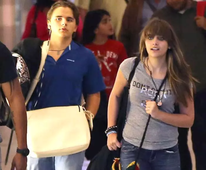 Alături de fratele ei Prince, pe vremea când încă nu devenise o rebelă.