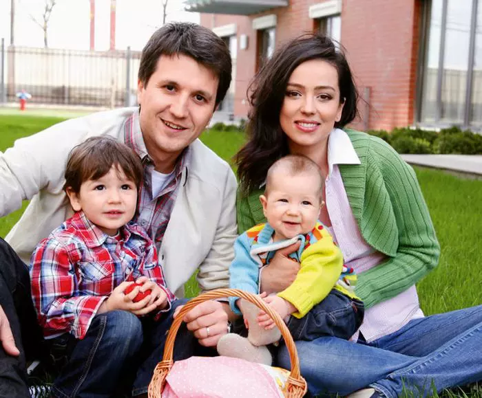 Familia Oliviei Steer