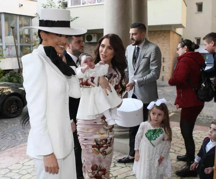 Nașii de botez ai fetiței Adelinei Pestrițu
