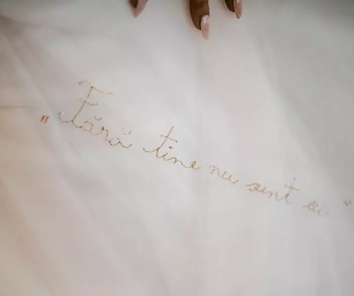 Mesajele de pe rochia de mireasă a Andreei Bălan