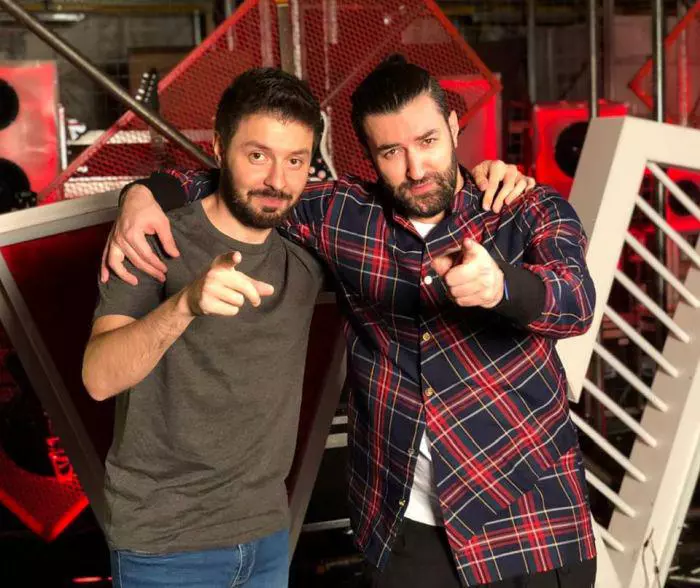 Bogdan Ioan, alături de Smiley, antrenorul său de la "Vocea României".