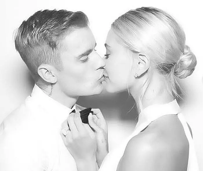 Justin Bieber și Hailey Baldwin au postat pe Instagram imagini de la nuntă