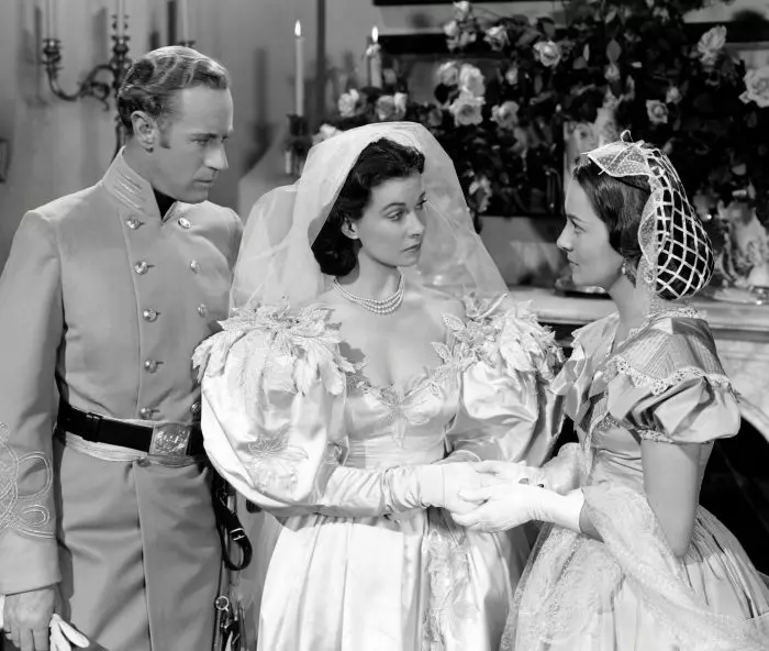 Leslie Howard, Vivien Leigh și Olivia de Havilland, în „Pe aripile vântului” (1939)