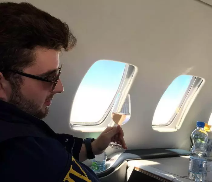 victor-micula-avion_2