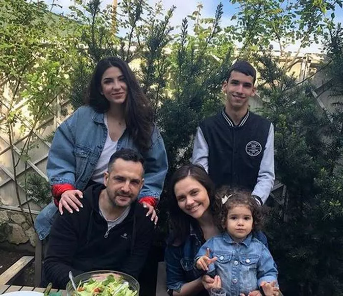 Cristina, Mădălin, Petra și copiii lui Mădălin din mariajul anterior, Ștefania și Filip