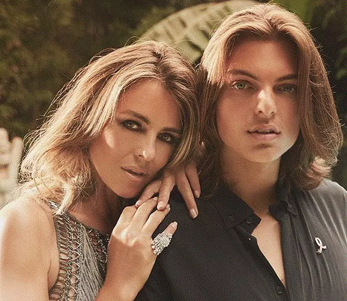 Elizabeth Hurley și fiul său