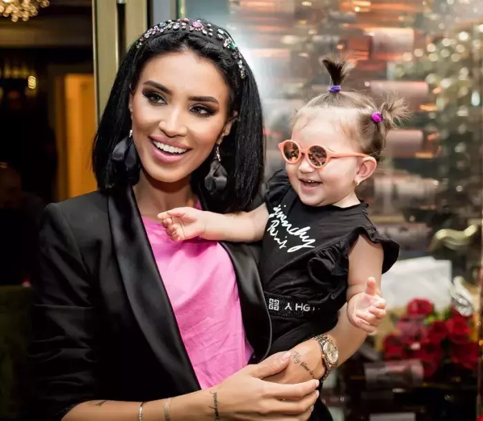 adelina-pestritu-i-a-rupt-turta-fiicei-sale-zenaida-8