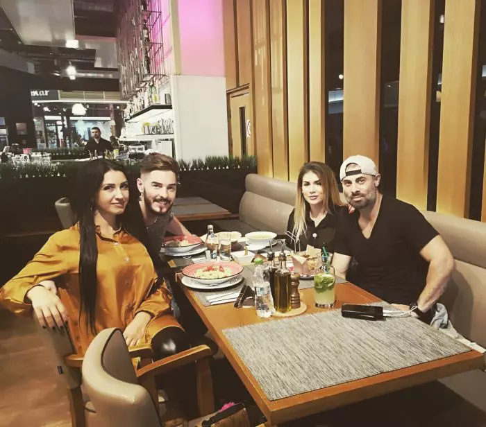 Mirela, Cătălin. Raul și Alexandra