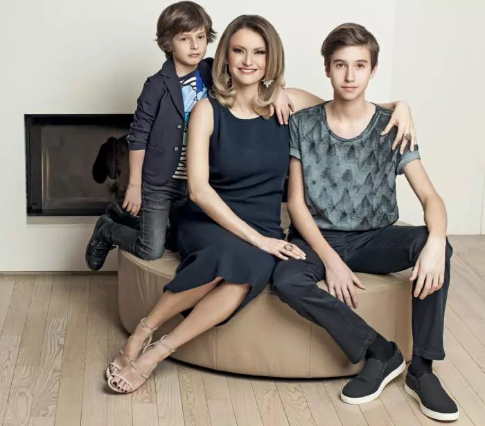 Dana Razboiu si baietii ei