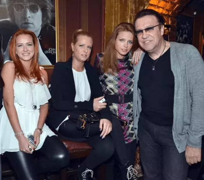 Gabriel-Cotabita-si-fetele-lui