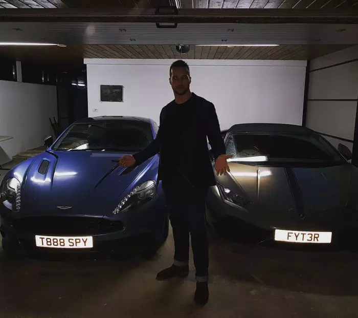 Bărbatul cu care Bianca Drăgușanu a fost surprinsă sărutându-se