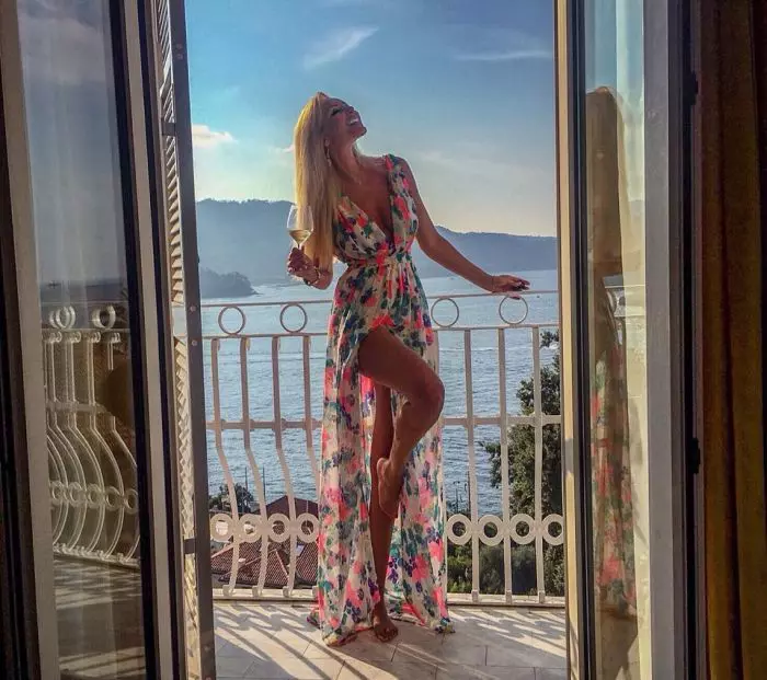 Cristina e pelcată din România de la 24 de ani